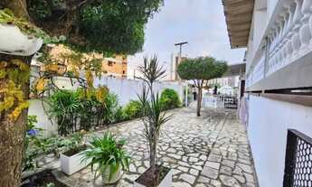 Imagem 4: Casa de Alto Padrão com Piscina no Bairro dos Estados ? Disponível para Venda ou Locação