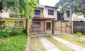 Imagem: Sobrado com 3 quartos, suíte, churrasqueira