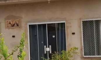 Imagem 2: C482 - Casa com três dormitórios, térrea, completamente plana..