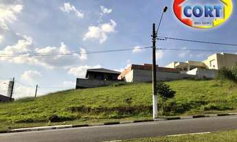 Imagem 6: Lote com leve aclive no condomínio Arujá Verdes Lagos Residence!!!