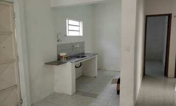 Imagem 3: Casa residencial no bairro Ilhotas, há 300 metros da Av. Frei Serafim