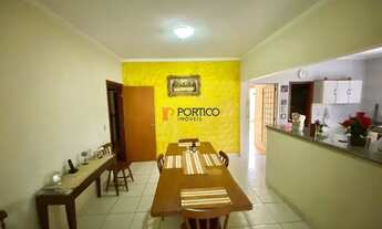 Imagem 5: Casa térrea com 3 dormitórios, 1 suíte, 2 salas, 3 banheiros e garagem para 4 carros