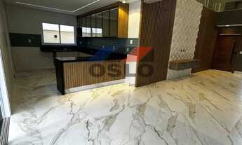 Imagem 6: SOBRADO COM 04 QUARTOS SENDO 04 DELES SUÍTES, LOCALIZADA NO CONDOMÍNIO JARDINS CAPRI, SENA