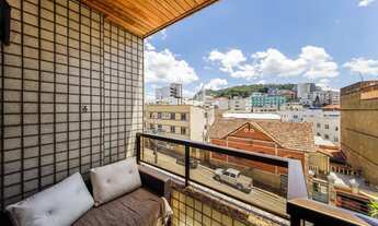 Imagem 4: Apartamento reformado com 2 vagas, varandas e lazer no condomínio para venda