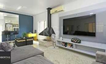 Imagem 3: Casa bairro Medianeira, com 3 dormitórios, 2 banheiros, com piscina para venda