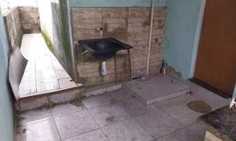 Imagem 5: Vendo casa, cerca de 10 cômodos , uma área de serviço e uma varanda no segundo andar