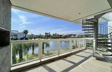 Imagem 4: Cobertura incrível com 4 quartos e vista deslumbrante para o lago!