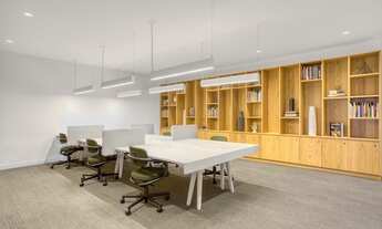 Imagem: Espaço de escritório aberto e bem decorado