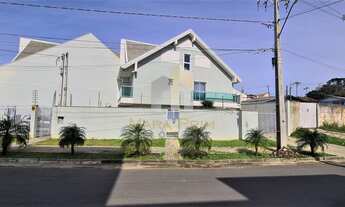 Imagem 3: Sobrado para venda tem 180 metros quadrados com 3 quartos em Tarumã - Curitiba - PR