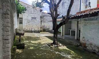 Imagem 2: Casa residencial no bairro Ilhotas, há 300 metros da Av. Frei Serafim