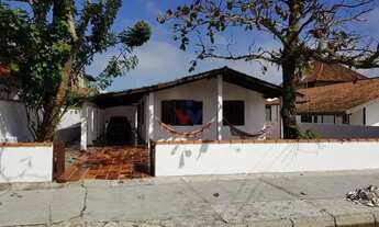 Imagem 4: Casa à Venda em Praia de Leste 400m do Mar, 3 Dorms, Terreno Amplo e Churrasqueira