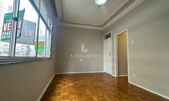 Imagem 2: Apartamento 3 quartos no Centro- ao lado colégio Jesuítas-01 lance pequeno de escadas-vend