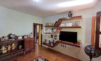 Imagem 2: Casa residencial e comercial disponível para venda no bairro Tabajaras em Uberlândia-MG