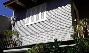 Imagem 3: Sobrado em Porto Alegre, no bairro Hípica, com 3 dormitório(s), e 3 banheiros, à