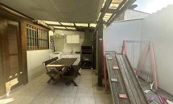 Imagem 3: Casa térrea com pátio lateral