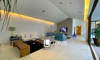 Imagem 3: Linda Casa linear 4 suítes no Vila Castela por R$ 4.650.000 - Exclusividade Luxus