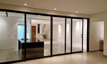 Imagem 2: Casa para venda possui 250 metros quadrados com 3 quartos no Residencial Brisas da Mata