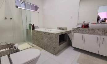 Imagem 3: Casa de condomínio para venda tem 550 metros quadrados com 4 quartos