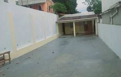 Imagem 2: Linda casa com portão elétrico