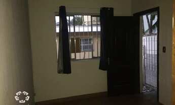 Imagem 4: Casa terréa, em vila com portão Automático