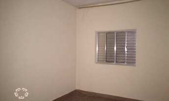 Imagem 5: Casa terréa, em vila com portão Automático