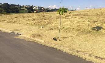 Imagem: Lote de 800 m² em aclive