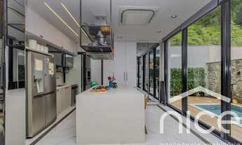 Imagem 4: Casa mobiliada em condomínio fechado, de 275m², com 3 Suítes, no bairro Fazenda, em Itajaí