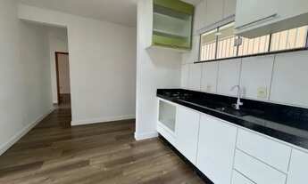 Imagem 3: Venha morar em um lindo apartamento térreo em condomínio fechado para locação anual! Rua