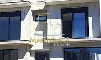 Imagem: Casa de frente pra rua no Ecoville