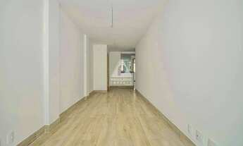 Imagem 3: Varandão, 2 quartos, suíte, 1 vaga na escritura - Piscina e churrasqueira/ 1ª LOCAÇÃO!!!