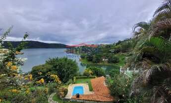 Imagem: Casa pé na água na represa de Igaratá