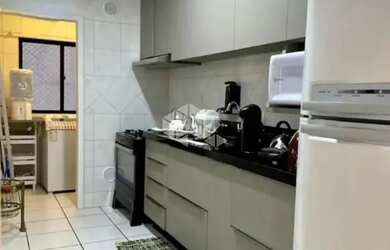 Imagem 7: Apartamento com 2 dormitórios sendo 1 suíte, com 1 vaga de garagem a 40m mar