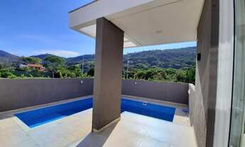 Imagem 3: Casa em localização privilegiada na Lagoa da Conceição. Com 5 Dormitórios, sendo 4 suítes!