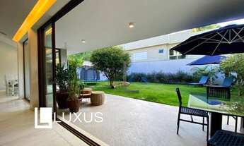 Imagem 4: Linda Casa linear 4 suítes no Vila Castela por R$ 4.650.000 - Exclusividade Luxus