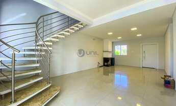 Imagem 5: Casa de condomínio para venda possui 279 metros quadrados com 4 quartos