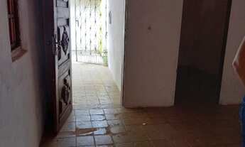 Imagem 2: Casa em rua pública