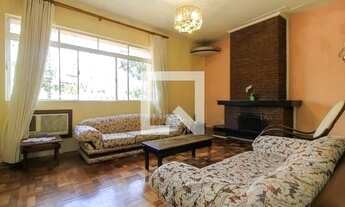 Imagem: Casa à Venda - Petrópolis, 3 Quartos