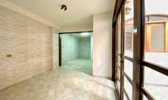 Imagem 5: Casa de condomínio para aluguel possui 260 metros quadrados com 3 quartos