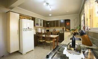 Imagem 6: Sobrado para venda tem 194 metros quadrados com 3 quartos