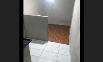 Imagem 3: Kitnet pequena Casa com 1 dormitório