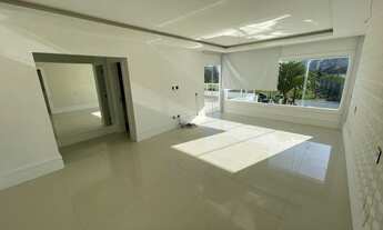 Imagem 3: Casa de condomínio para locação possui 420 metros quadrados com 4 quartos