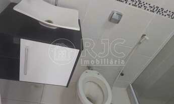 Imagem 7: Apartamento para venda possui 71 metros quadrados com 2 quartos em Grajaú - Rio de Janeiro