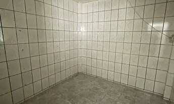 Imagem 6: Casa em frente à praça camerindo