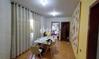 Imagem 4: Casa residencial e comercial disponível para venda no bairro Tabajaras em Uberlândia-MG