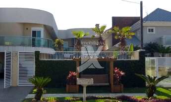 Imagem: Casa com 6 dormitórios( sendo que 2 são