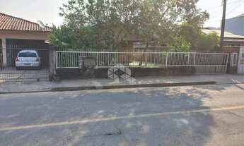 Imagem 7: Casa de alvenaria com rua asfaltada em ótima localização no parque guarani