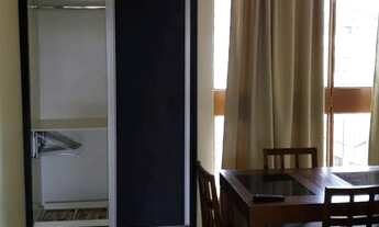 Imagem 3: Kitinet toda mobiliada com varanda