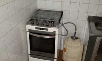 Imagem 4: Kitinet toda mobiliada com varanda