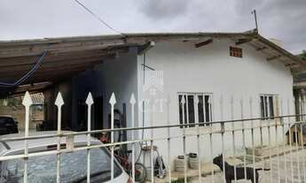 Imagem: CASA COM 4 DORMITÓRIOS NO BAIRRO CEDRO