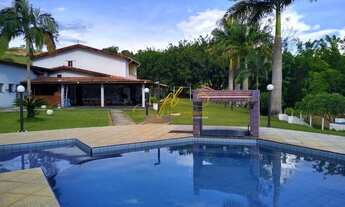 Imagem 2: Venda Linda Chácara com lago em Guararema com 18000m² de Terreno e um belo sobrado de 500